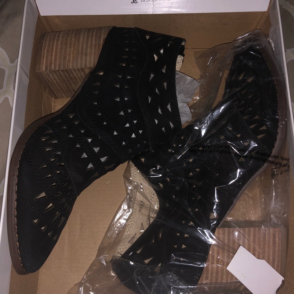 Steve Madden Booties Size 9 - image 1